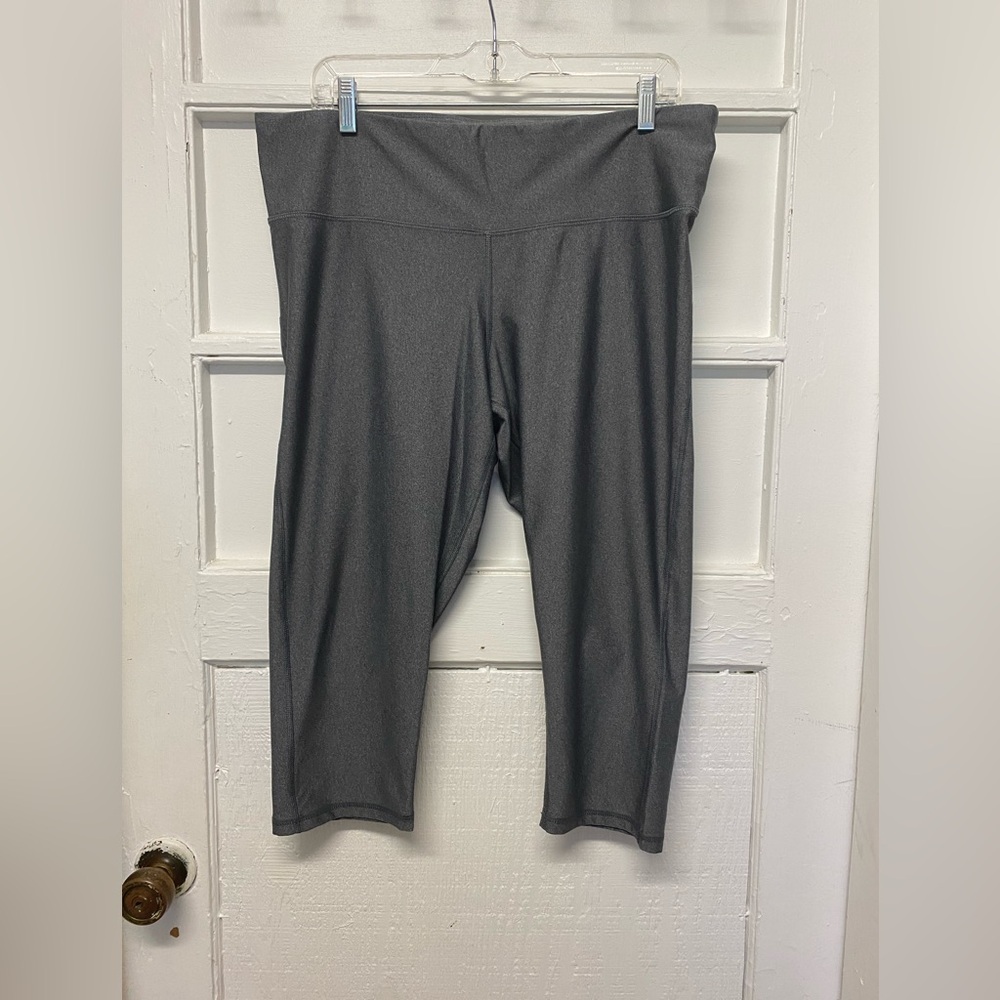 Amazon Essentials Women's Active FormFlex Buttery Soft High Waist Capri  XL